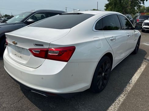 Used 2018 Chevrolet Malibu Premier w/ Premier Sun and Wheel Package FWD image 3