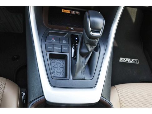 Used 2025 Toyota RAV4 Limited image 25