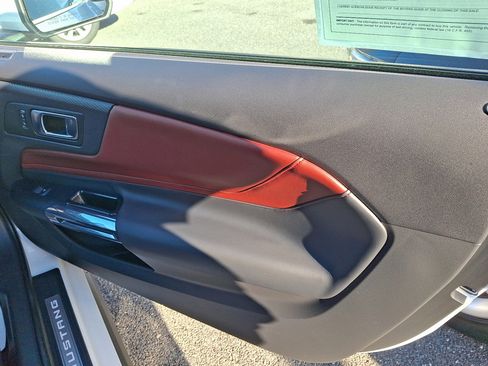 Used 2025 Ford Mustang GT Premium image 9