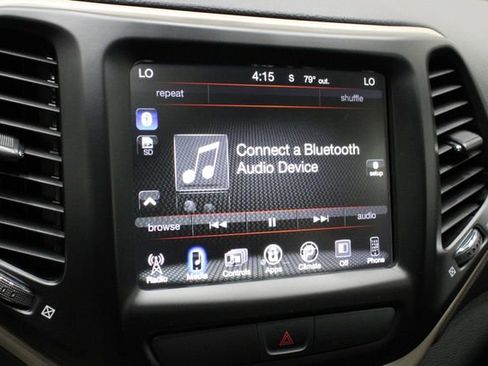 Used 2017 Jeep Cherokee Latitude w/ Comfort/Convenience Group image 26