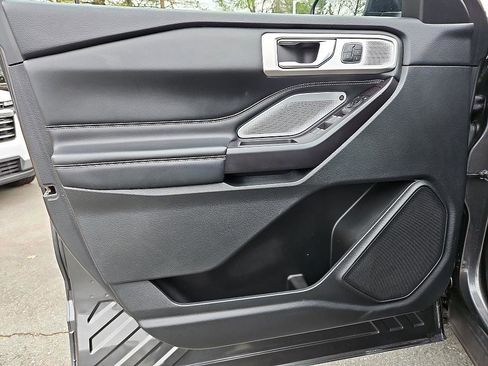 Used 2020 Ford Explorer ST w/ Premium Technology Package image 16