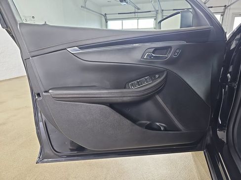 Used 2018 Chevrolet Impala LT FWD image 31