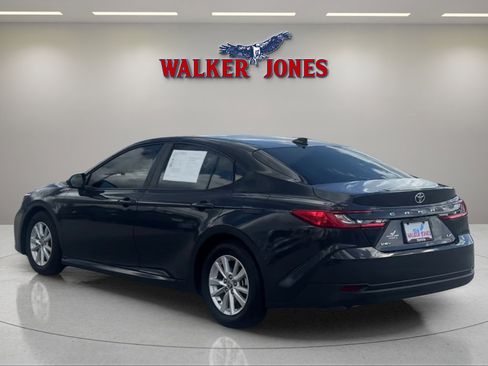 Used 2025 Toyota Camry LE image 5