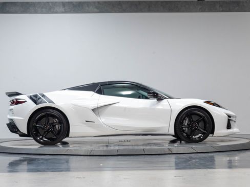 Used 2024 Chevrolet Corvette E-Ray w/ Stealth Interior Trim Package AWD/4WD image 34