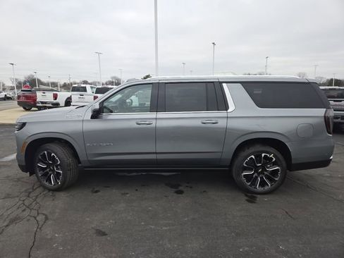 New 2026 Chevrolet Suburban High Country image 30