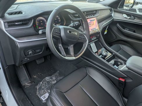 New 2025 Jeep Grand Cherokee L Limited w/ Black Appearance Package image 13