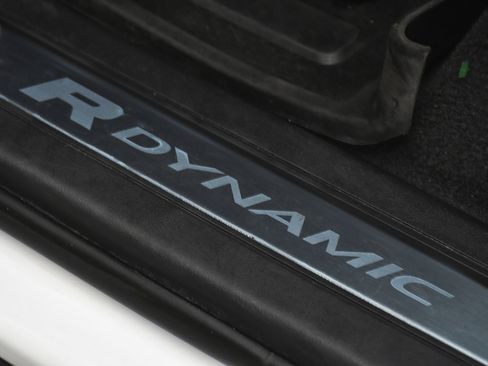 Used 2023 Land Rover Discovery S R-Dynamic image 12