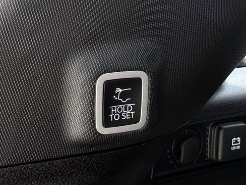 Used 2023 Jeep Grand Cherokee Altitude image 31