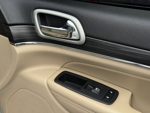 Used 2019 Jeep Grand Cherokee Limited w/ Luxury Group II image 43