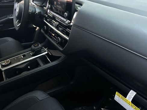 New 2025 Nissan Pathfinder SV image 19