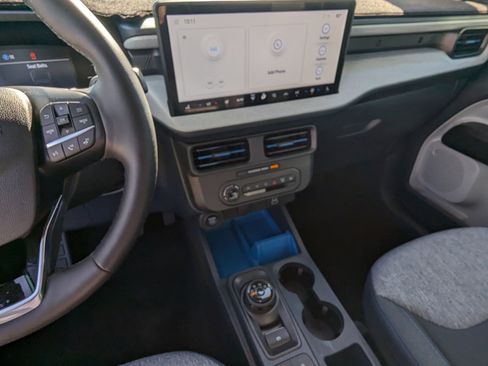 Certified 2025 Ford Maverick XLT w/ XLT Luxury Package image 11