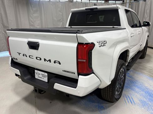 Used 2024 Toyota Tacoma TRD Sport w/ TRD Sport Premium Package AWD/4WD image 16