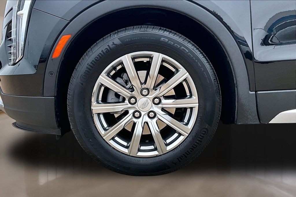 Used 2023 Cadillac XT4 Premium Luxury w/ Enhanced Visibility Package FWD image 8