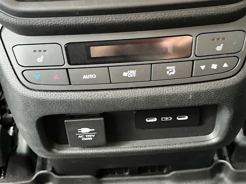 Used 2025 Honda Pilot Black Edition image 27