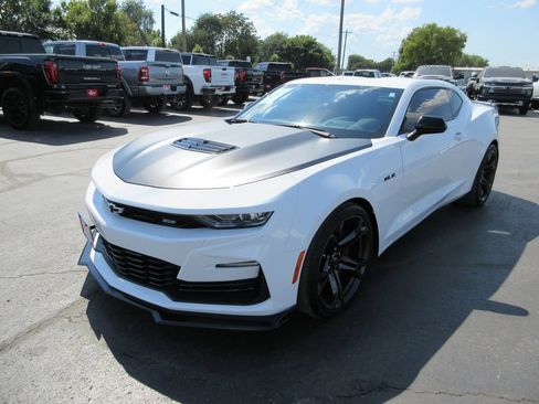 Used 2020 Chevrolet Camaro SS RWD image 9