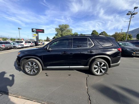 Used 2025 Honda Pilot Touring image 6
