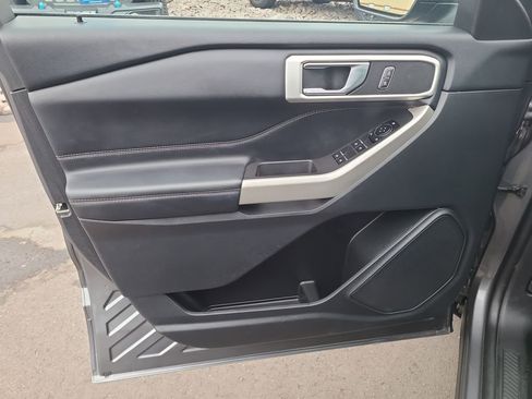 Used 2023 Ford Explorer XLT image 19