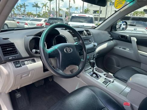 Used 2011 Toyota Highlander 4WD w/ Tow Pkg image 14