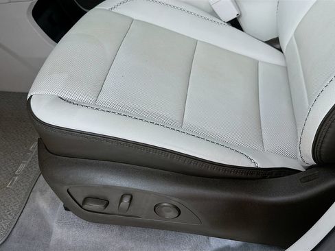 Used 2025 GMC Acadia Denali FWD image 9