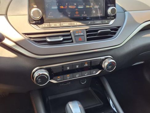 Used 2024 Nissan Altima 2.5 SR FWD image 17