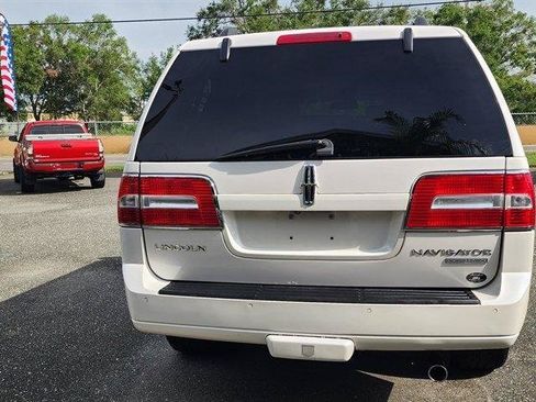 Used 2012 Lincoln Navigator 2WD image 18