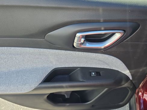 Used 2022 Jeep Compass Latitude image 9