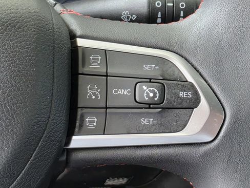 Used 2025 Jeep Compass Trailhawk w/ Trailer Tow Group AWD/4WD image 27