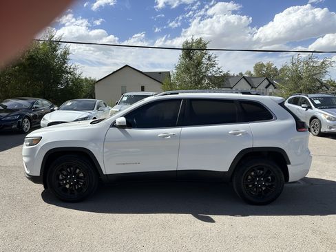 Used 2019 Jeep Cherokee Latitude w/ Popular Appearance Group FWD image 8