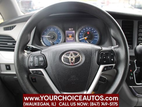 Used 2018 Toyota Sienna LE image 22