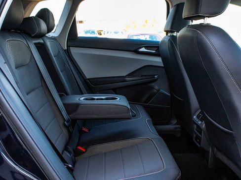 Used 2023 Volkswagen Taos SE w/ Panoramic Sunroof Package image 37