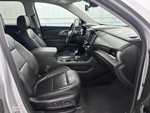 Used 2021 Chevrolet Traverse RS FWD image 32
