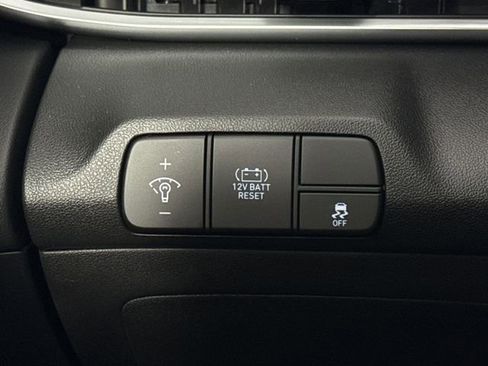 Used 2025 Hyundai Elantra Blue FWD image 18