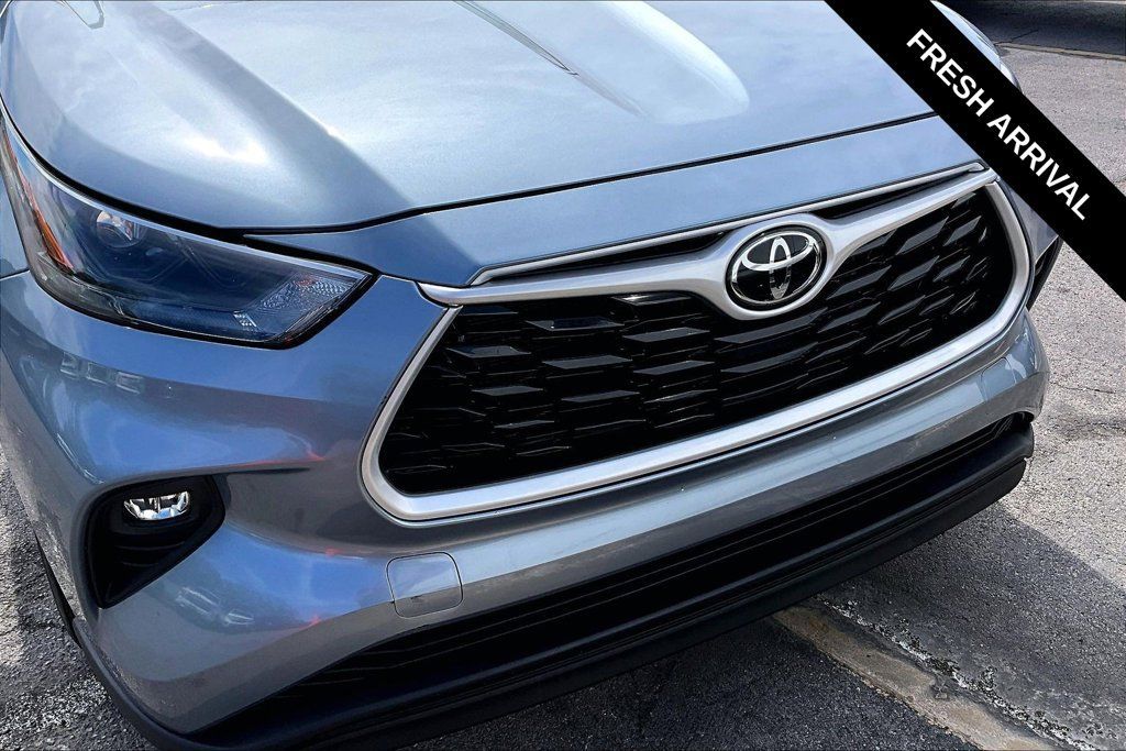 Used 2024 Toyota Highlander XLE AWD/4WD image 33
