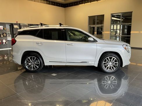 Used 2022 GMC Terrain Denali w/ Denali Premium Package image 6