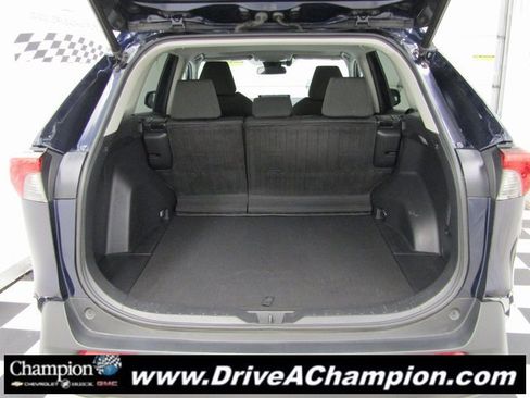 Used 2021 Toyota RAV4 XLE image 15
