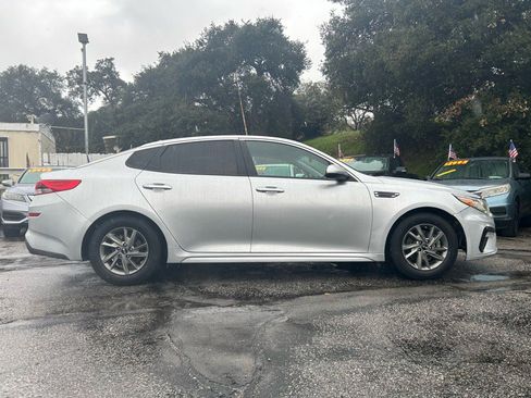 Used 2019 Kia Optima LX image 3