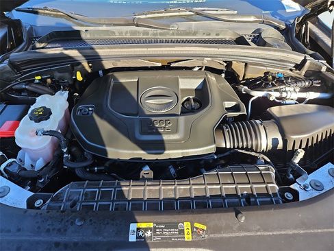 Used 2022 Jeep Grand Cherokee Overland w/ Luxury Tech Group IV image 39