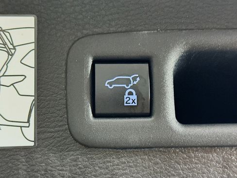 Used 2021 Toyota Sienna XSE image 31