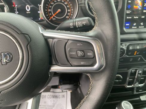 Used 2020 Jeep Gladiator Overland image 17