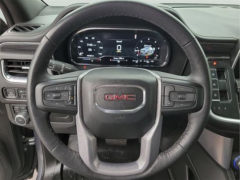 Used 2022 GMC Yukon SLT w/ SLT Premium Package image 16