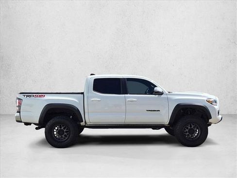 Used 2022 Toyota Tacoma TRD Off-Road AWD/4WD image 4