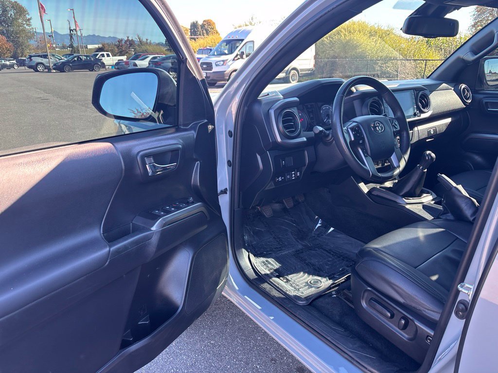 Used 2020 Toyota Tacoma TRD Off-Road AWD/4WD image 31