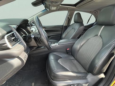 Used 2018 Toyota Camry SE w/ Moonroof Package image 12