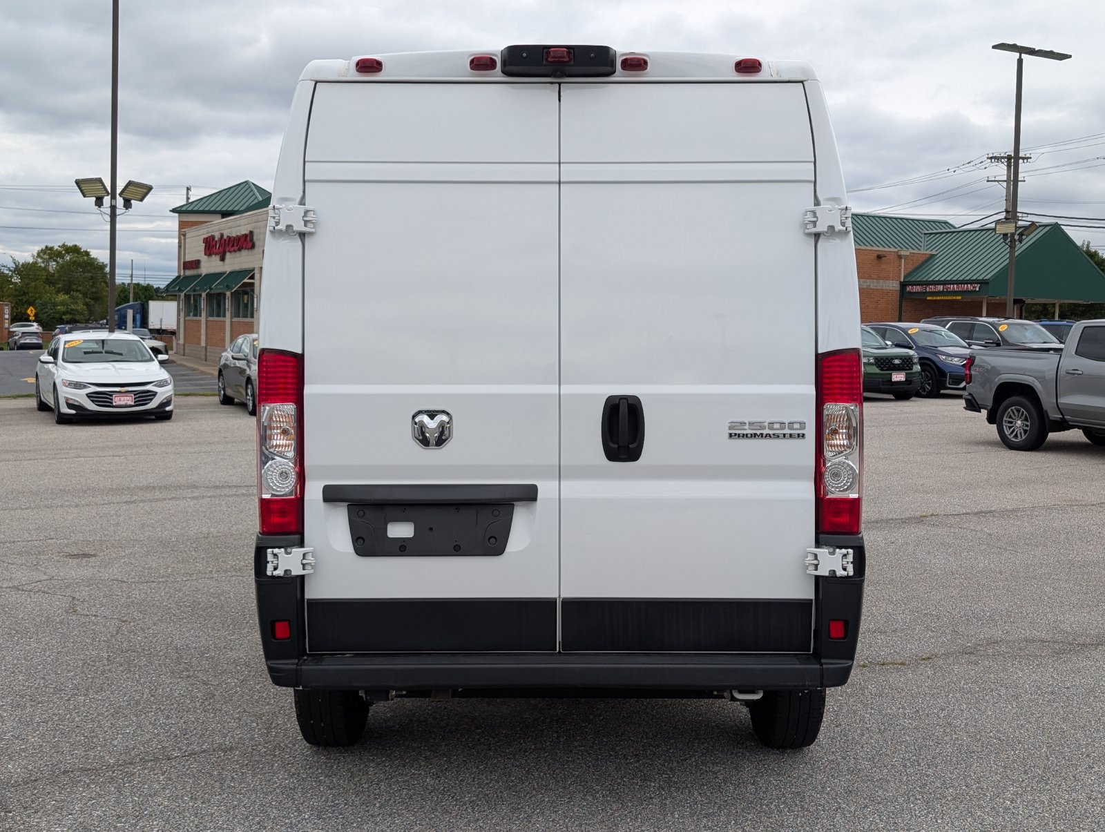 Used 2025 RAM ProMaster 2500 w/ Convenience Group FWD image 4