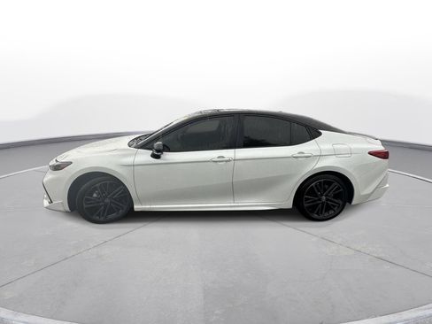 Used 2025 Toyota Camry XSE FWD image 9