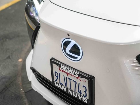 Used 2023 Lexus RZ 450e Premium w/ Technology Package AWD/4WD image 3
