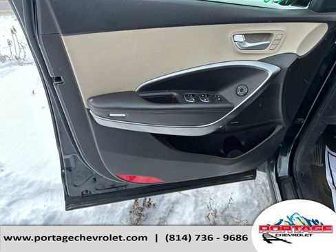 Used 2017 Hyundai Santa Fe SE image 11