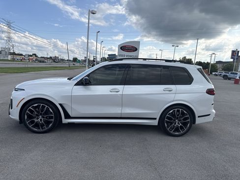 Used 2023 BMW X7 M60i image 7