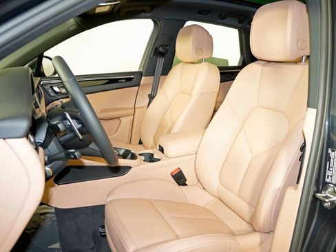 Certified 2026 Porsche Macan AWD/4WD image 5