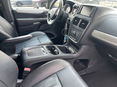 Used 2019 Dodge Grand Caravan GT FWD image 18